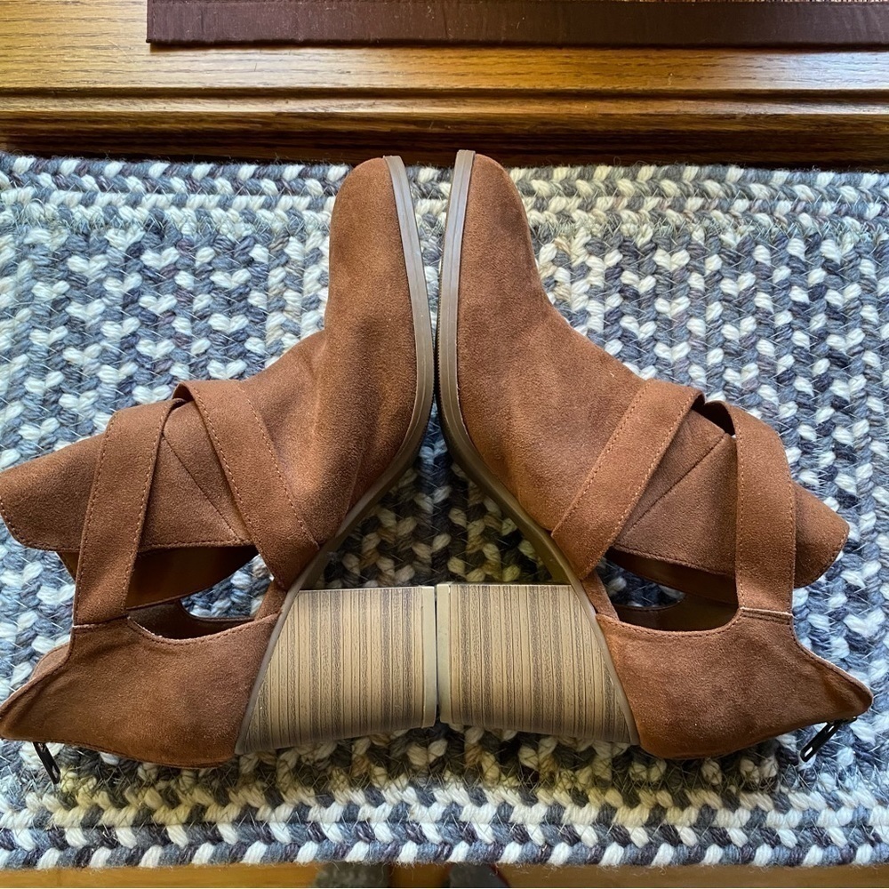 NWOT Brown suede look short boots - Picture 5 of 9